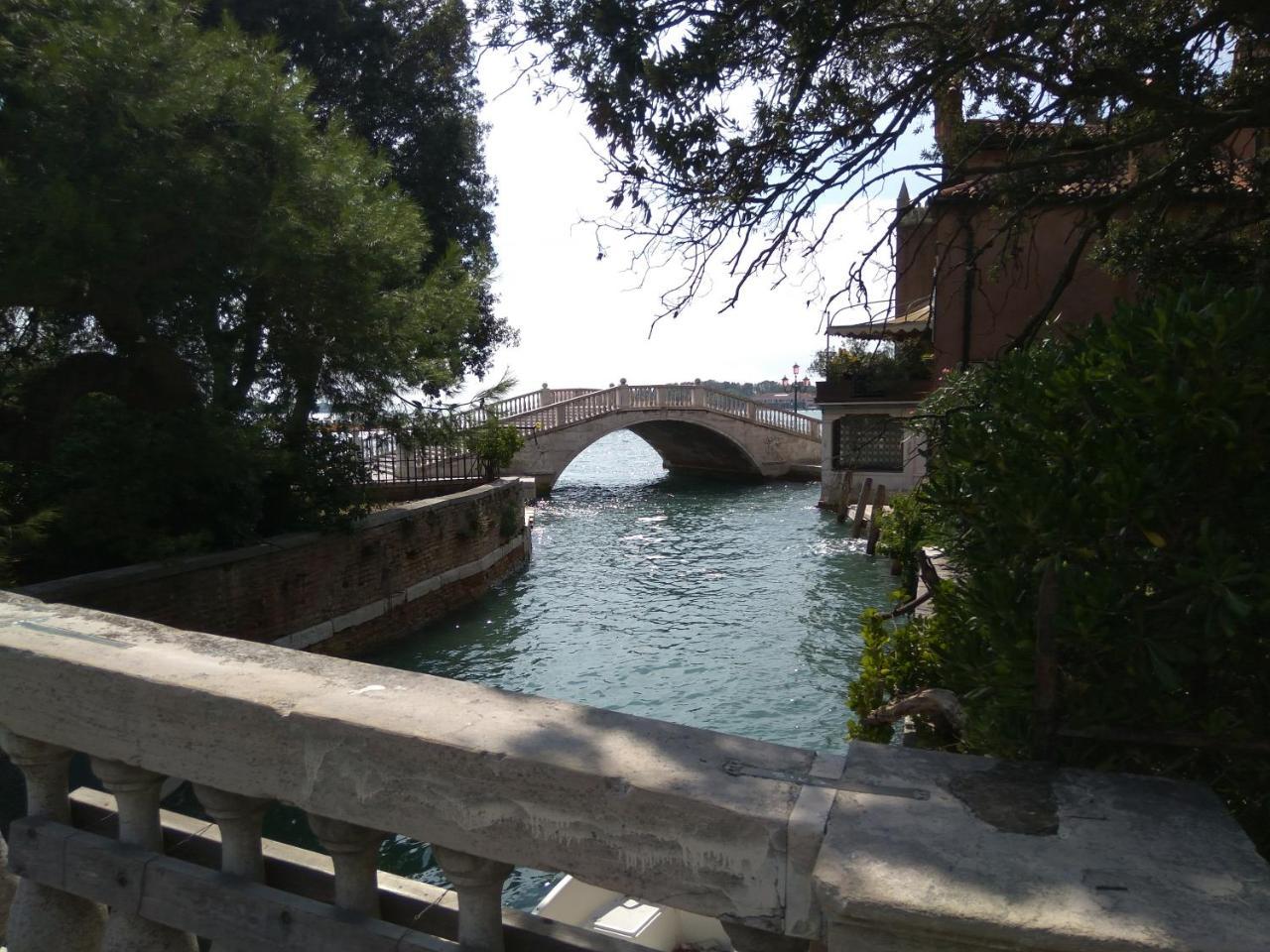 Susy Biennale Apartment - Canal View And Garden Venedig Exteriör bild